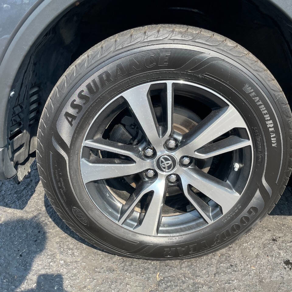 Used 2018 Toyota RAV4 XLE image 9