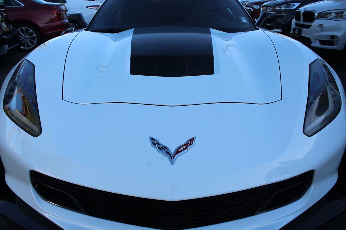Used 2018 Chevrolet Corvette Stingray Coupe w/ 1LT RWD image 10