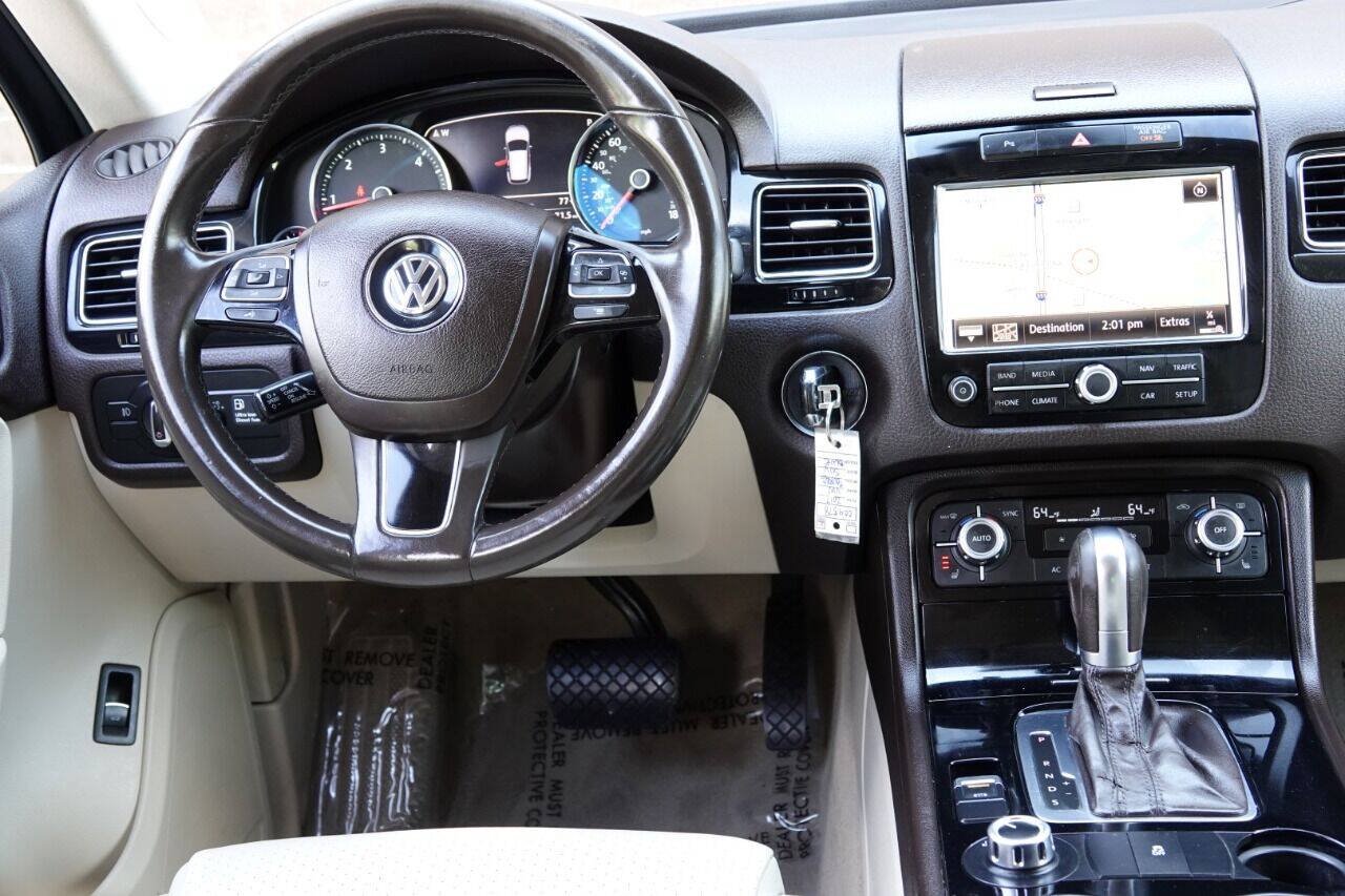 Used 2012 Volkswagen Touareg Sport AWD/4WD image 2
