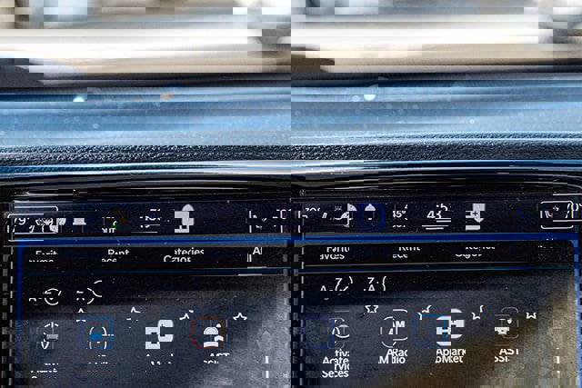 Used 2021 Chrysler Pacifica Touring-L w/ Uconnect Theater Family Group image 23