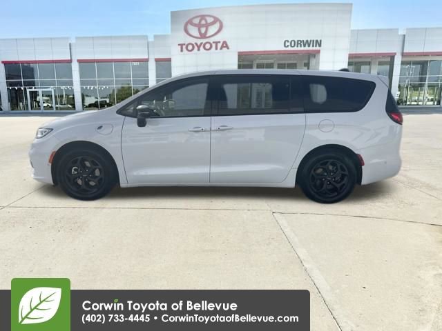 Used 2024 Chrysler Pacifica Select video 2