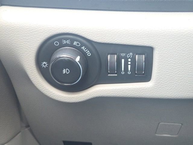 Used 2023 Chrysler Pacifica Touring-L FWD image 30
