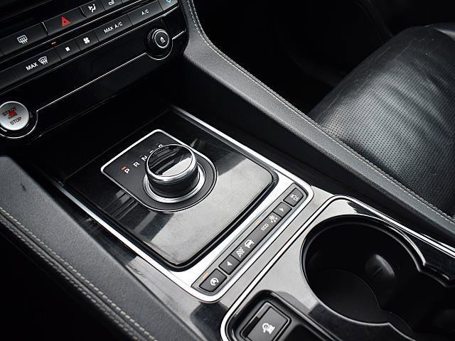 Used 2017 Jaguar F-PACE R-Sport image 22