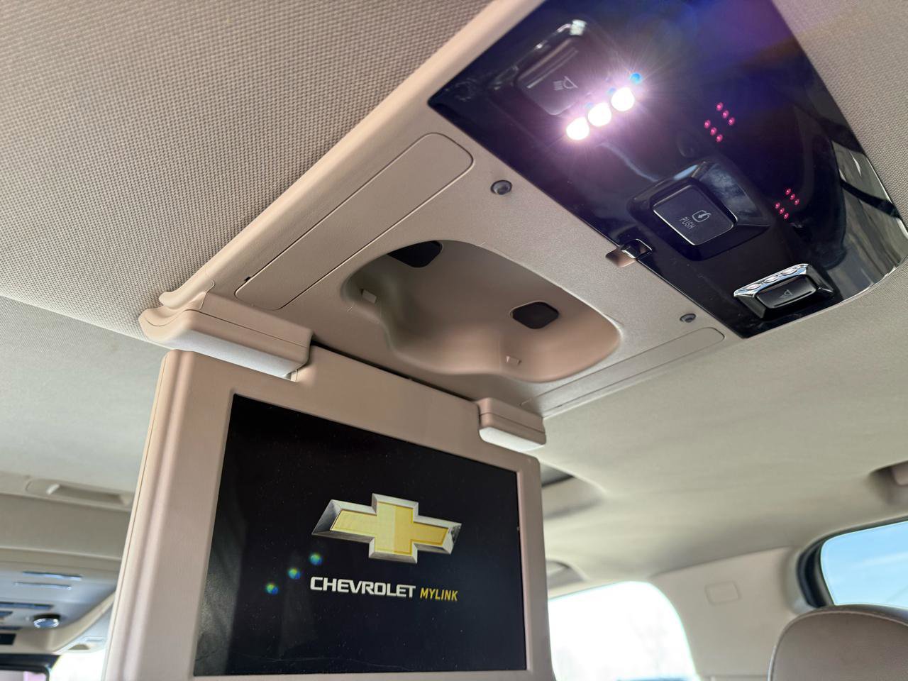 Used 2019 Chevrolet Suburban Premier image 16