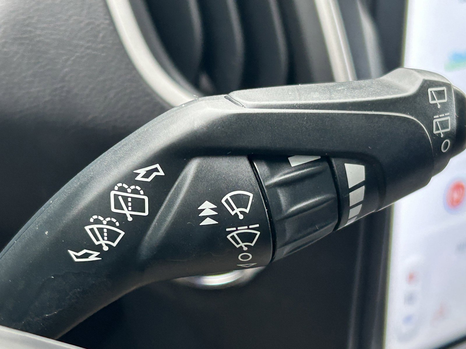 Used 2023 Ford Edge SEL image 26