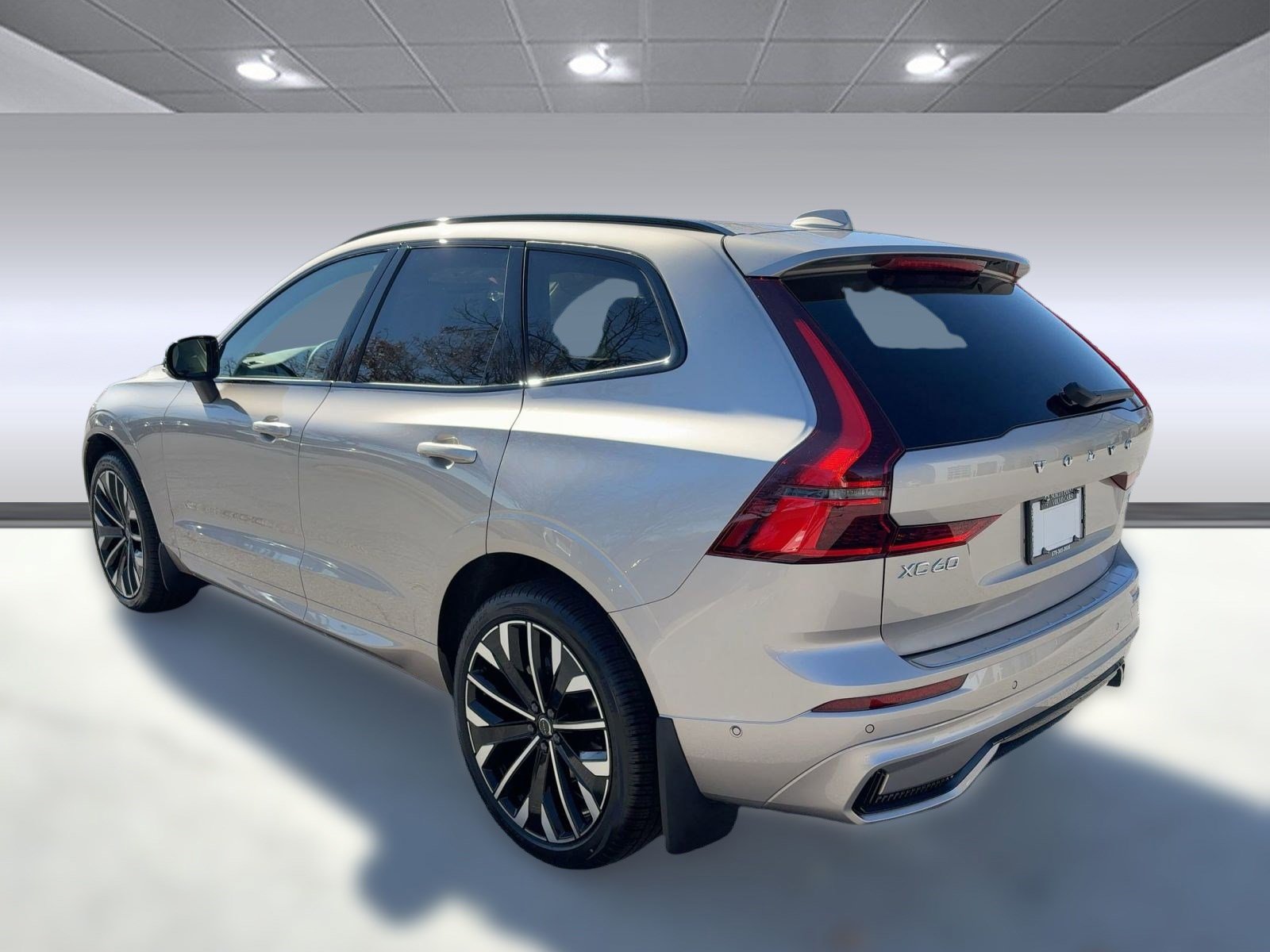 New 2026 Volvo XC60 B5 Ultra w/ Climate Package image 3