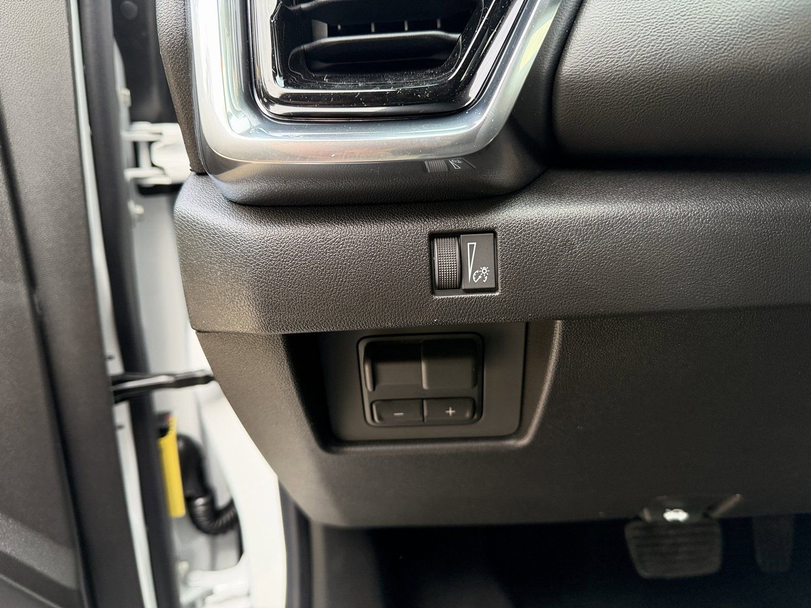 New 2026 GMC Canyon Elevation w/ Convenience Package image 12