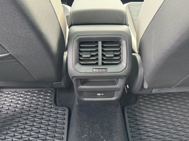 Used 2025 Volkswagen Taos SE w/ Panoramic Sunroof Package AWD/4WD image 17