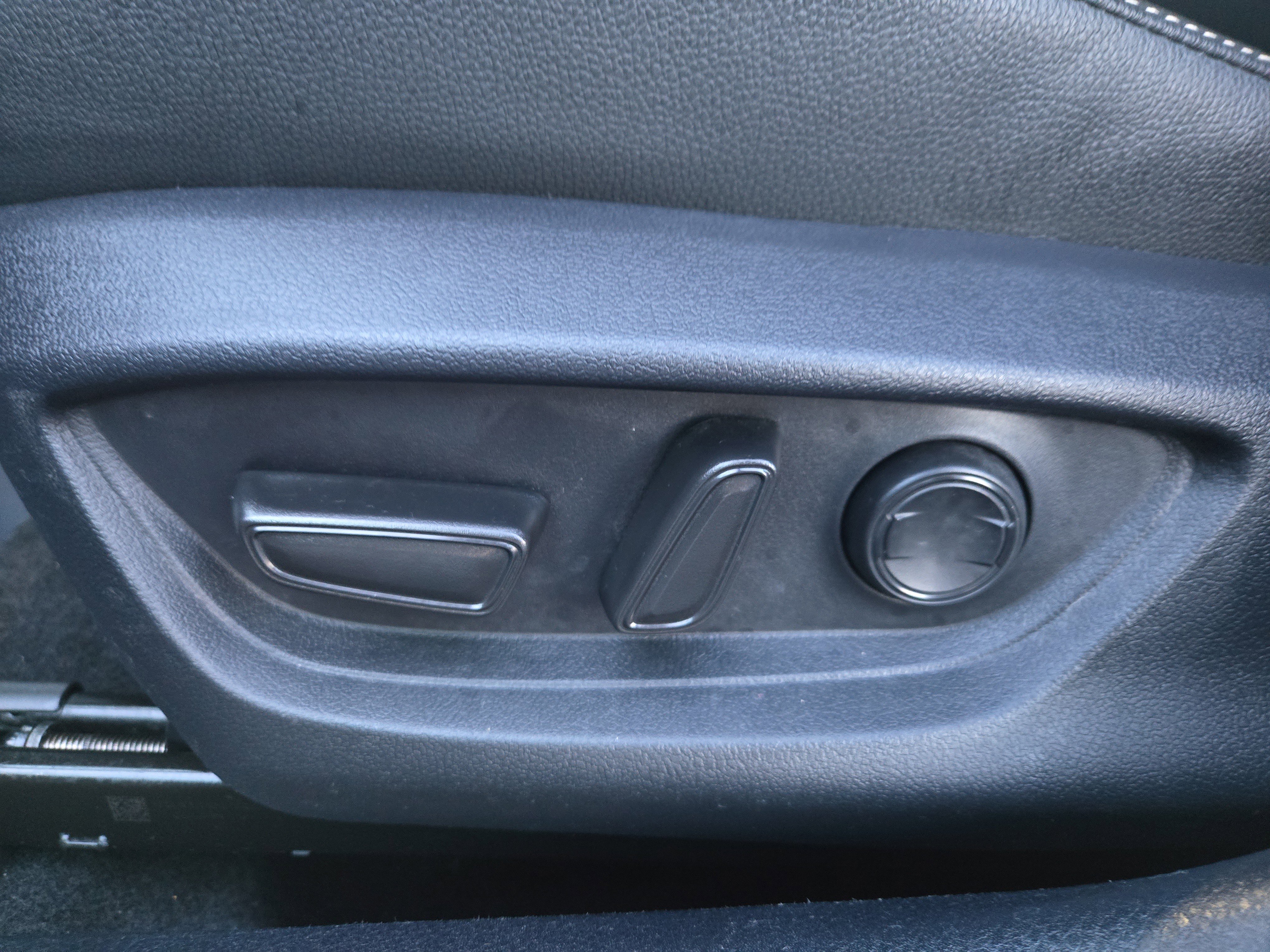 Used 2025 Toyota Camry LE image 13