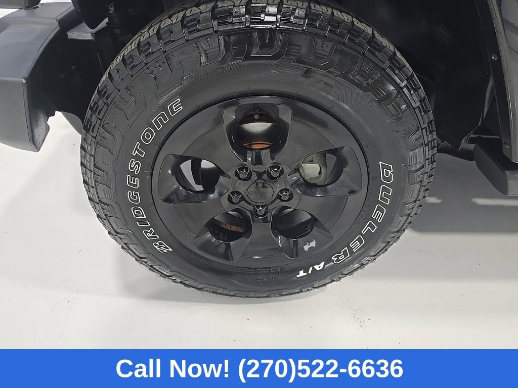 Used 2012 Jeep Wrangler Unlimited Sahara w/ Dual Top Group AWD/4WD image 4