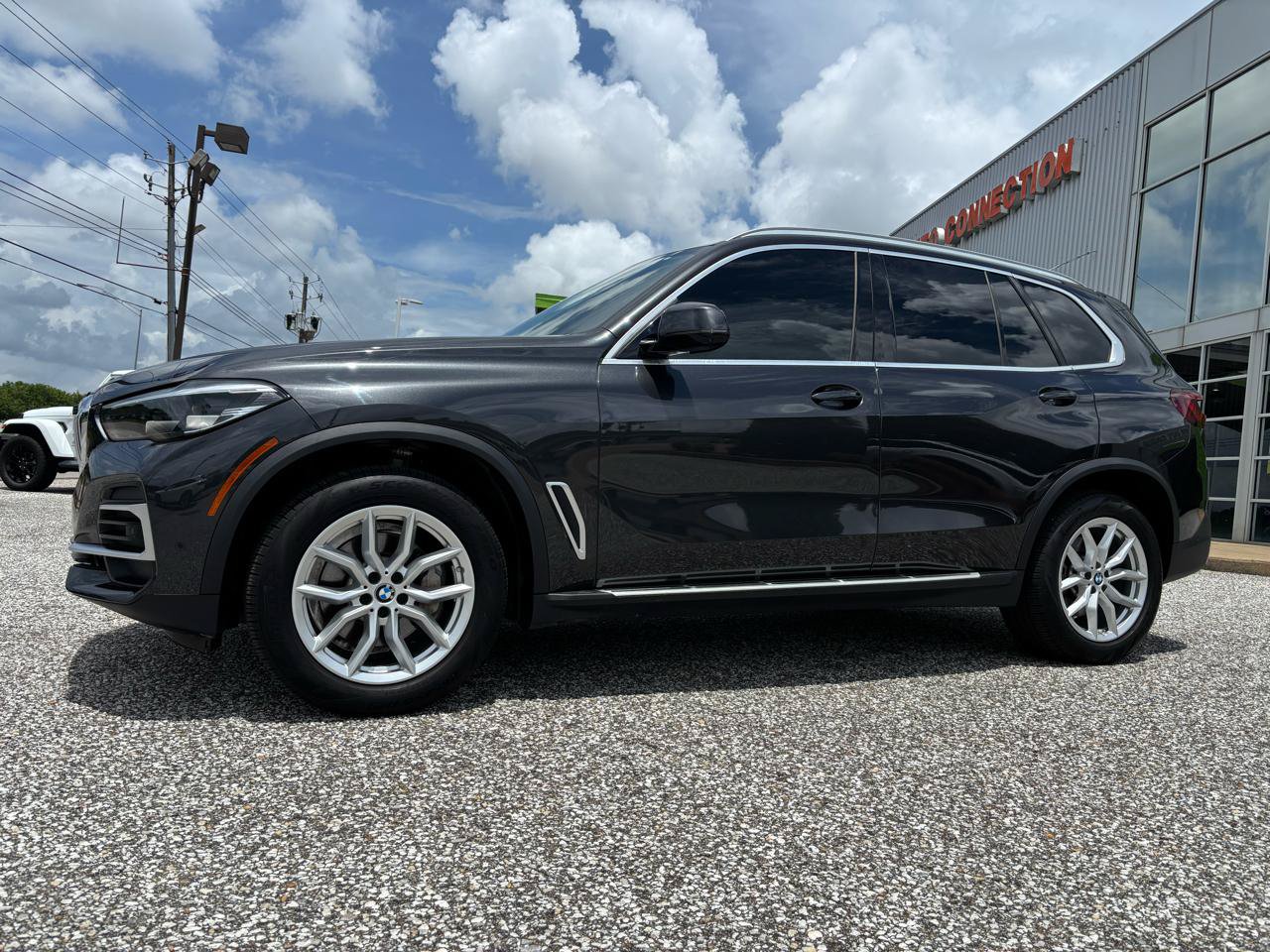 Used 2023 BMW X5 sDrive40i w/ Premium Package RWD image 2