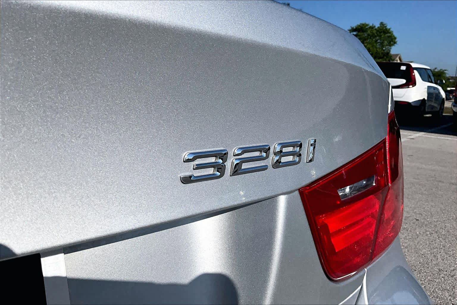 Used 2011 BMW 328i Sedan RWD image 9