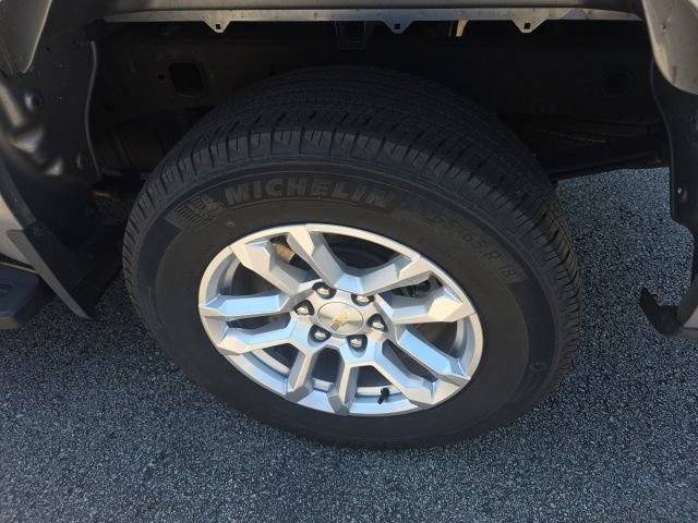 Used 2023 Chevrolet Silverado 1500 LT AWD/4WD image 5