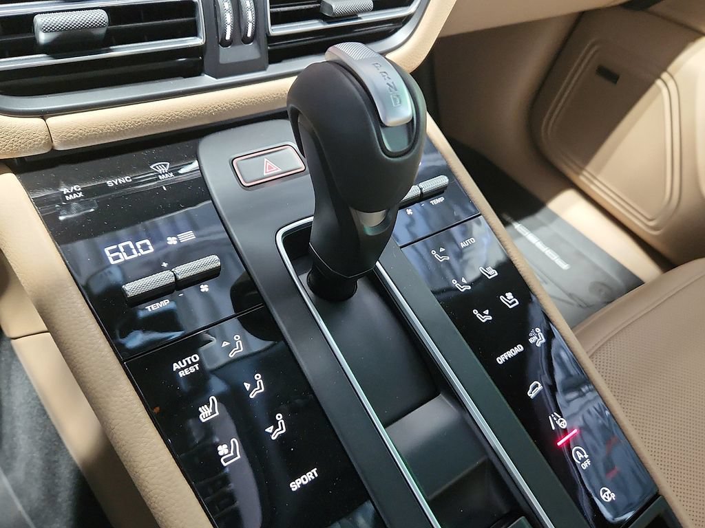 New 2026 Porsche Macan AWD/4WD image 15