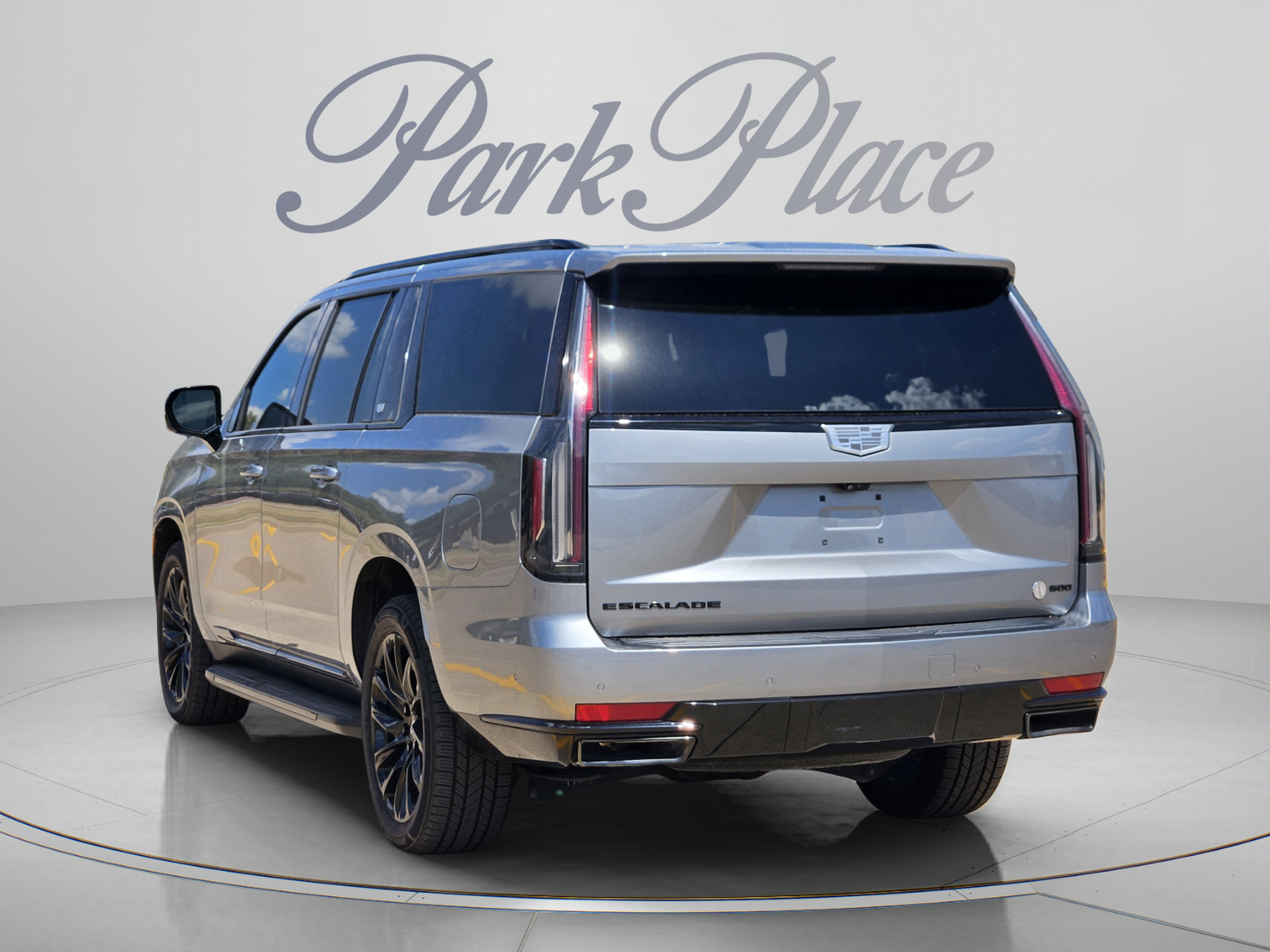 Used 2023 Cadillac Escalade ESV Sport w/ LPO, ONYX Package AWD/4WD image 3