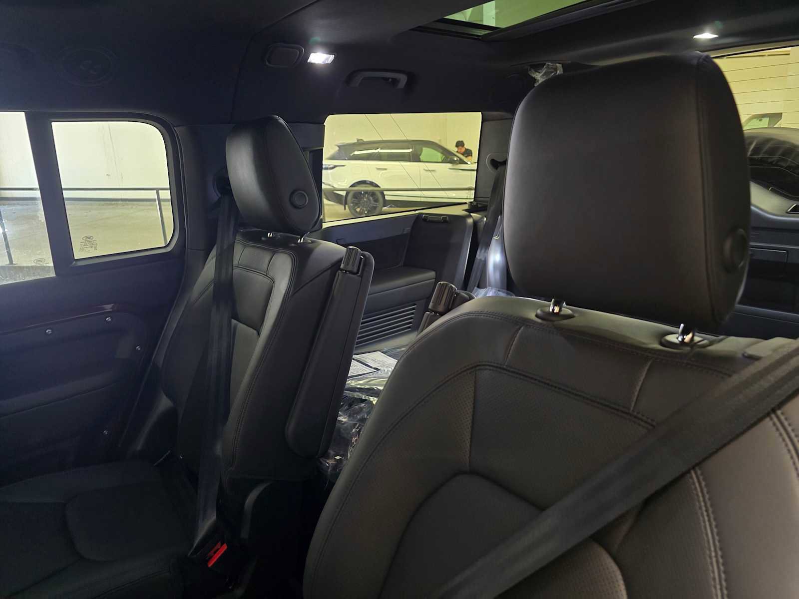 New 2026 Land Rover Defender 130 X-Dynamic SE image 19