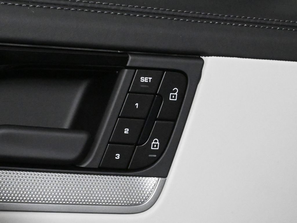 Used 2026 Porsche Cayenne S AWD/4WD image 32