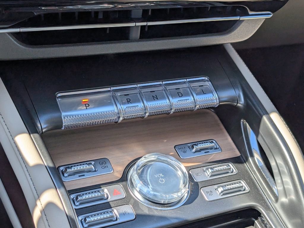 New 2025 Lincoln Nautilus Reserve image 21