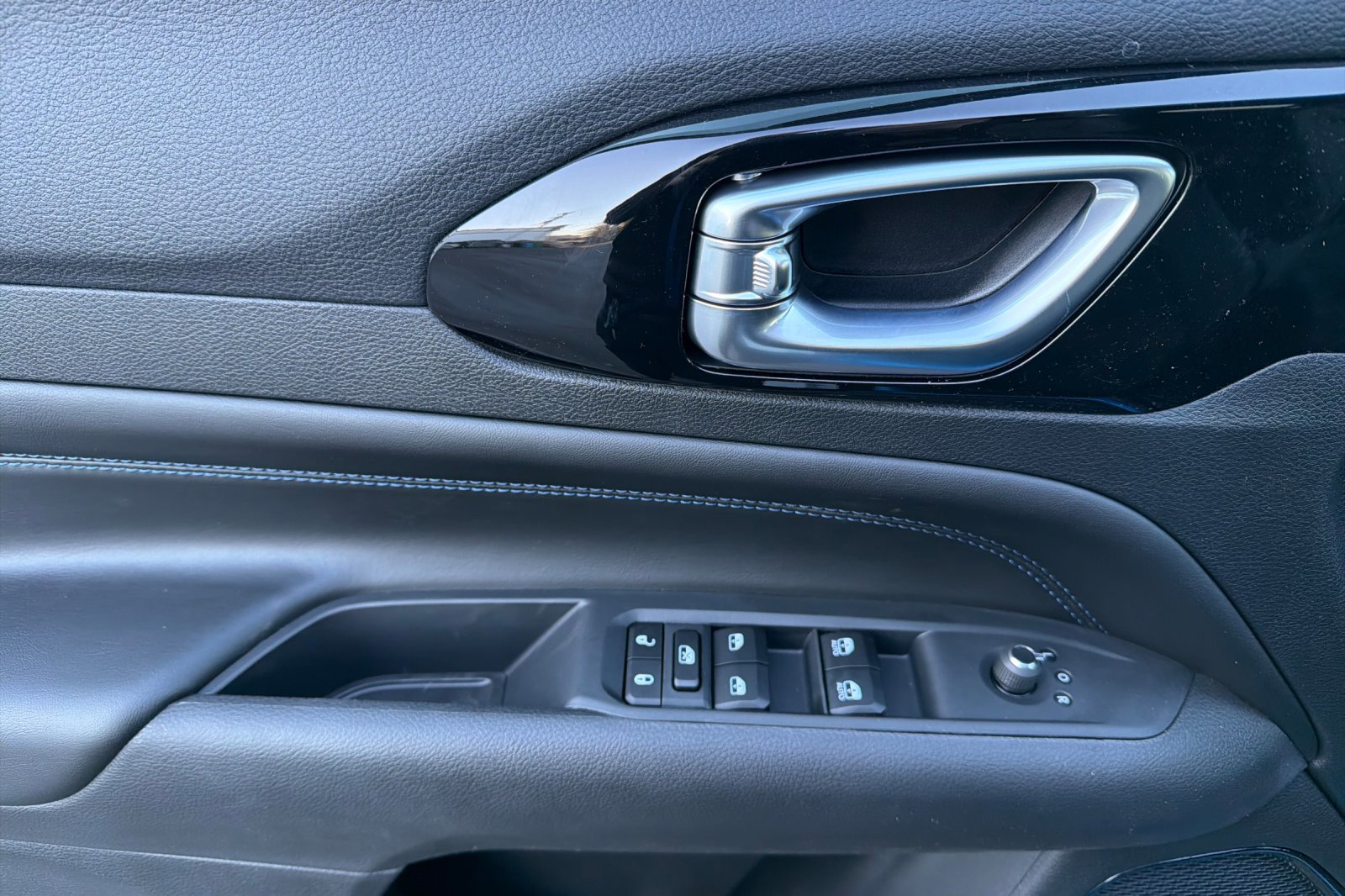 New 2026 Jeep Compass Latitude image 9