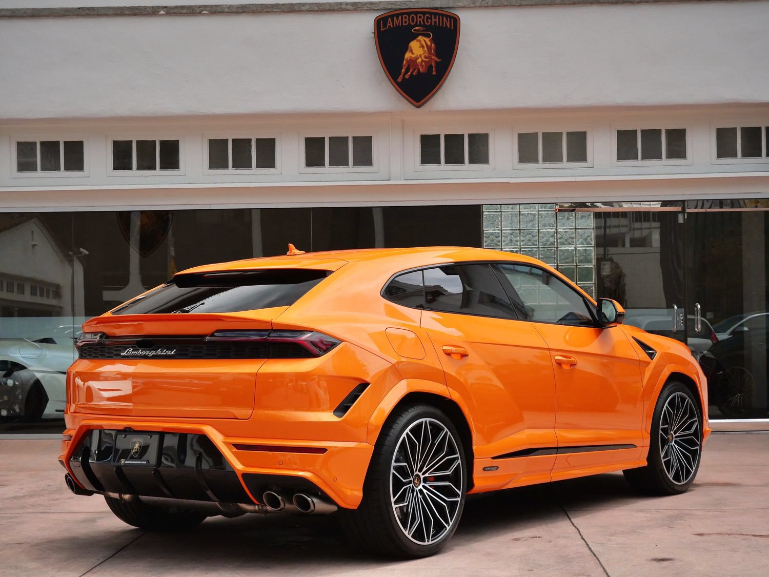 Used 2025 Lamborghini Urus S AWD/4WD image 3
