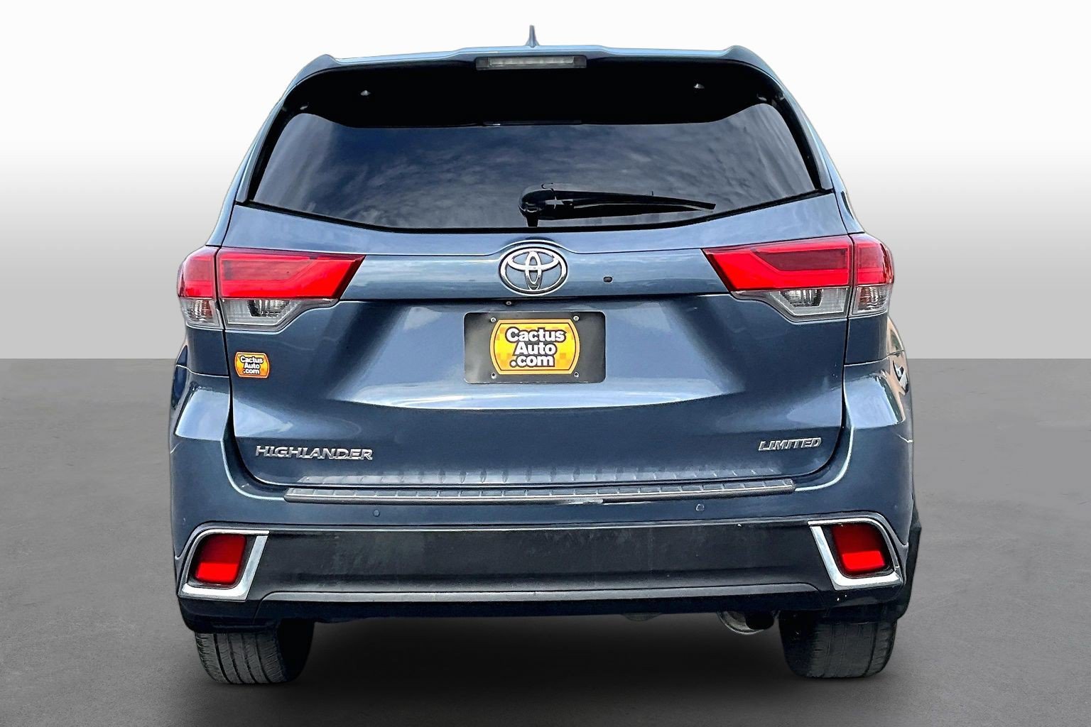 Used 2017 Toyota Highlander Limited w/ Carpet Mat Package FWD image 4