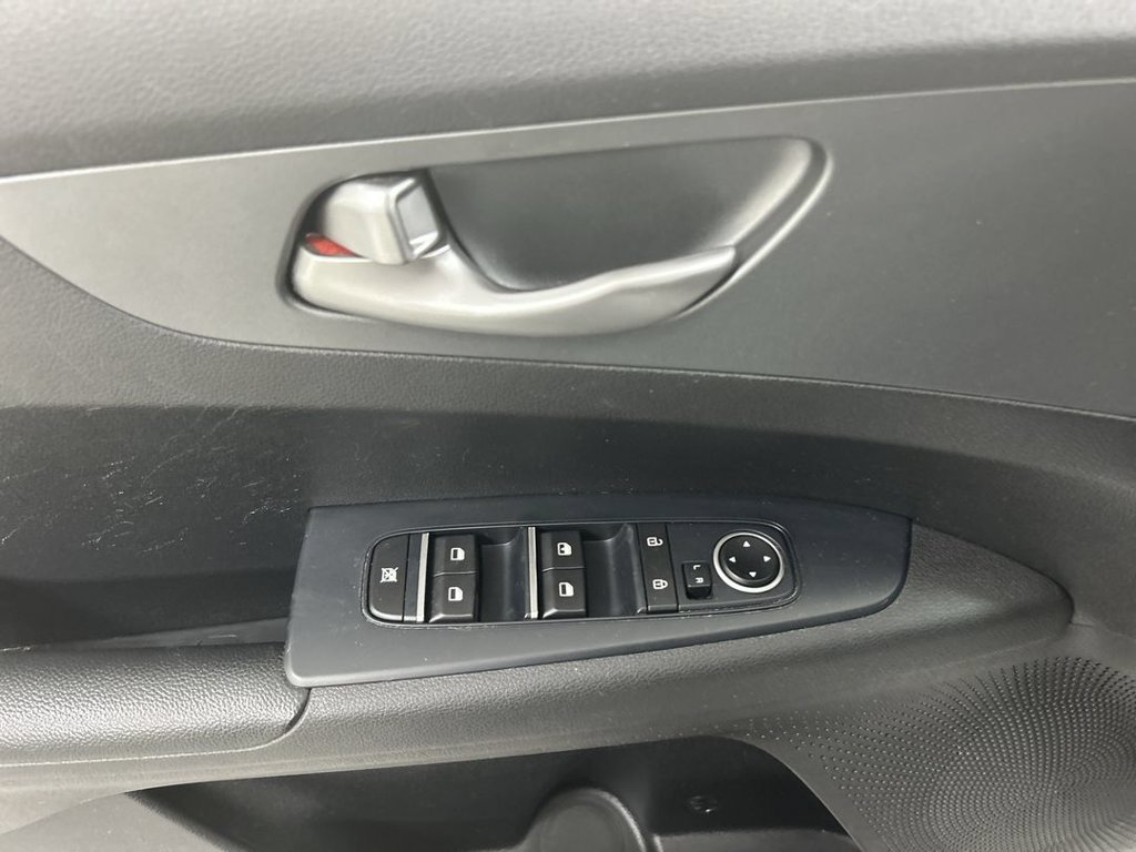 Used 2020 Kia Forte LXS FWD image 11