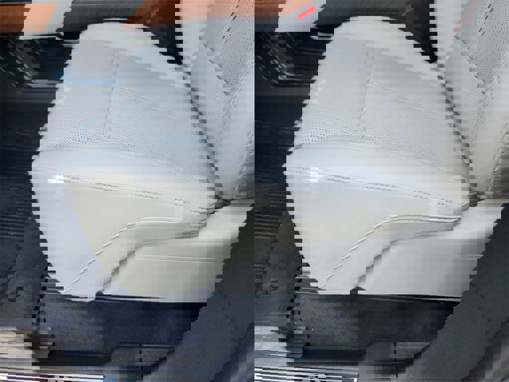 New 2026 Cadillac Vistiq Luxury w/ LPO, Floor Liner Package image 18