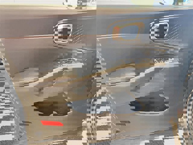 Used 2024 Kia Sorento S image 12