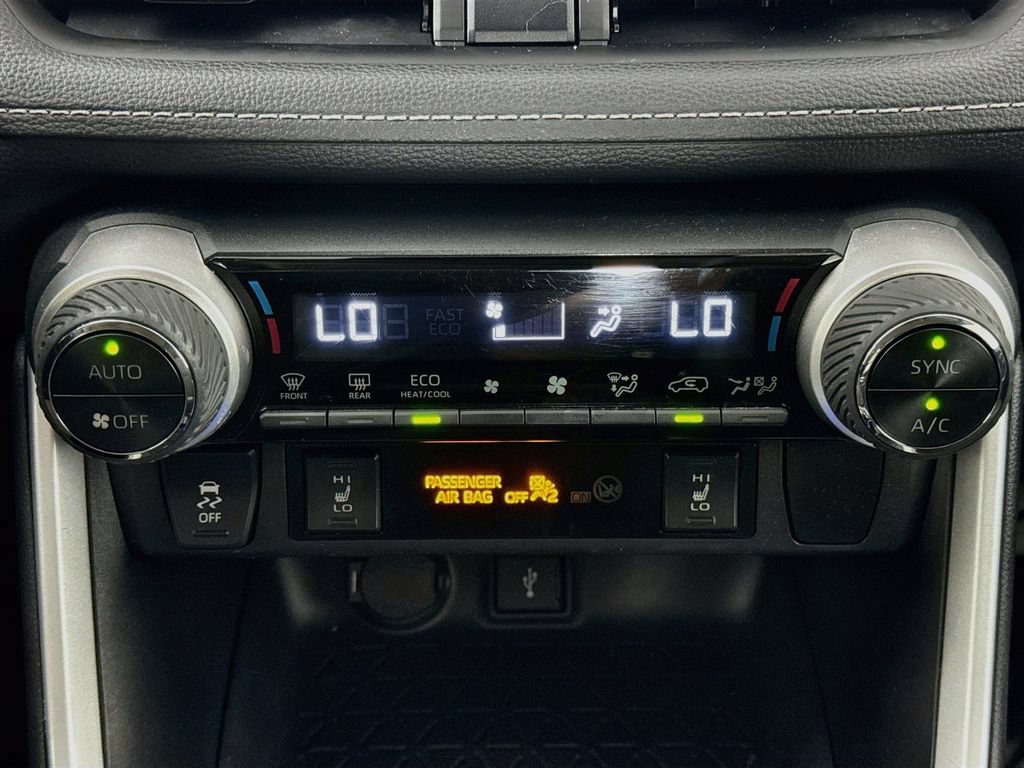 Used 2021 Toyota RAV4 XLE w/ XLE Grade Weather Package AWD/4WD image 17