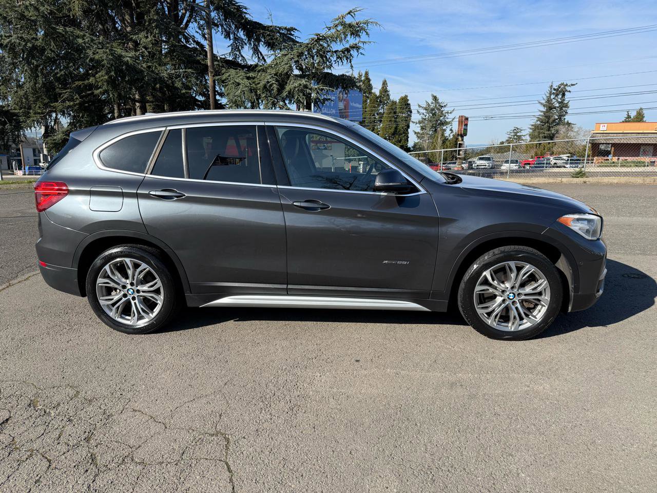Used 2017 BMW X1 xDrive28i AWD/4WD image 7