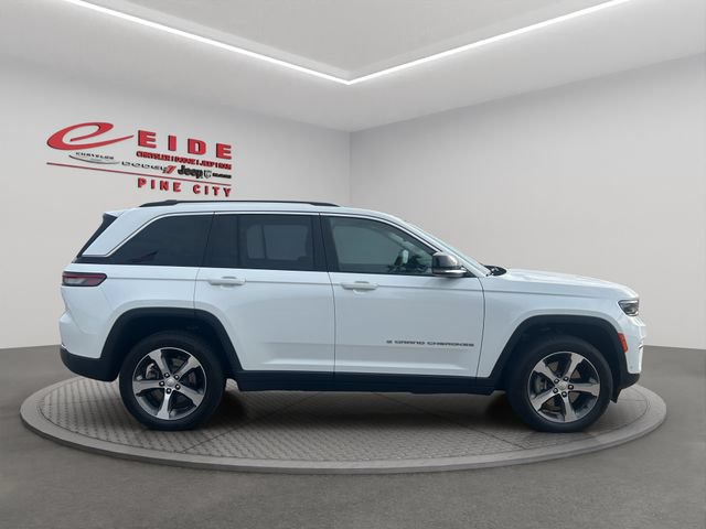 Used 2022 Jeep Grand Cherokee Limited 4xe w/ Luxury Tech Group II AWD/4WD image 11