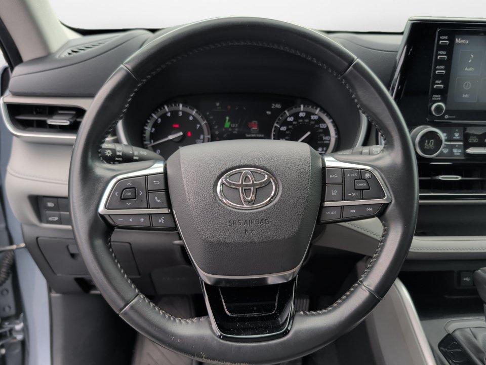 Used 2021 Toyota Highlander XLE AWD/4WD image 13