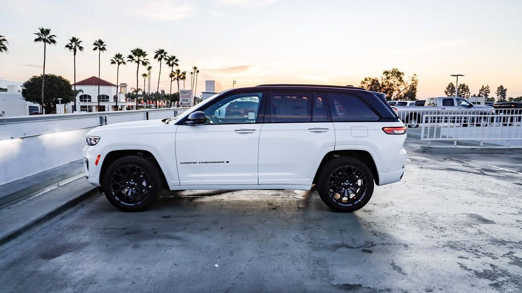 New 2025 Jeep Grand Cherokee Summit image 14