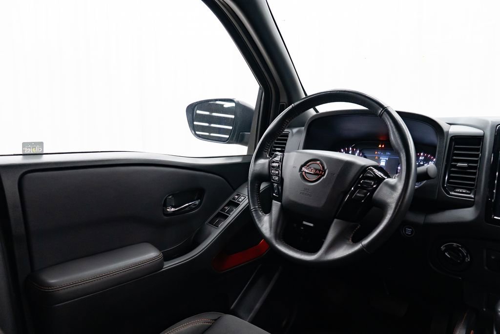 Used 2024 Nissan Frontier PRO-4X image 11