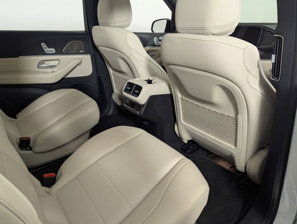 Used 2025 Mercedes-Benz GLS 450 4MATIC image 36