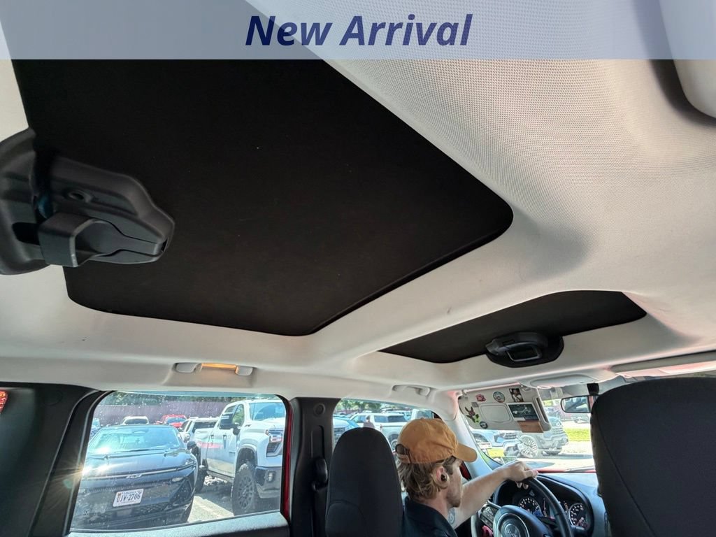 Used 2015 Jeep Renegade Sport w/ Power & Air Group FWD image 7
