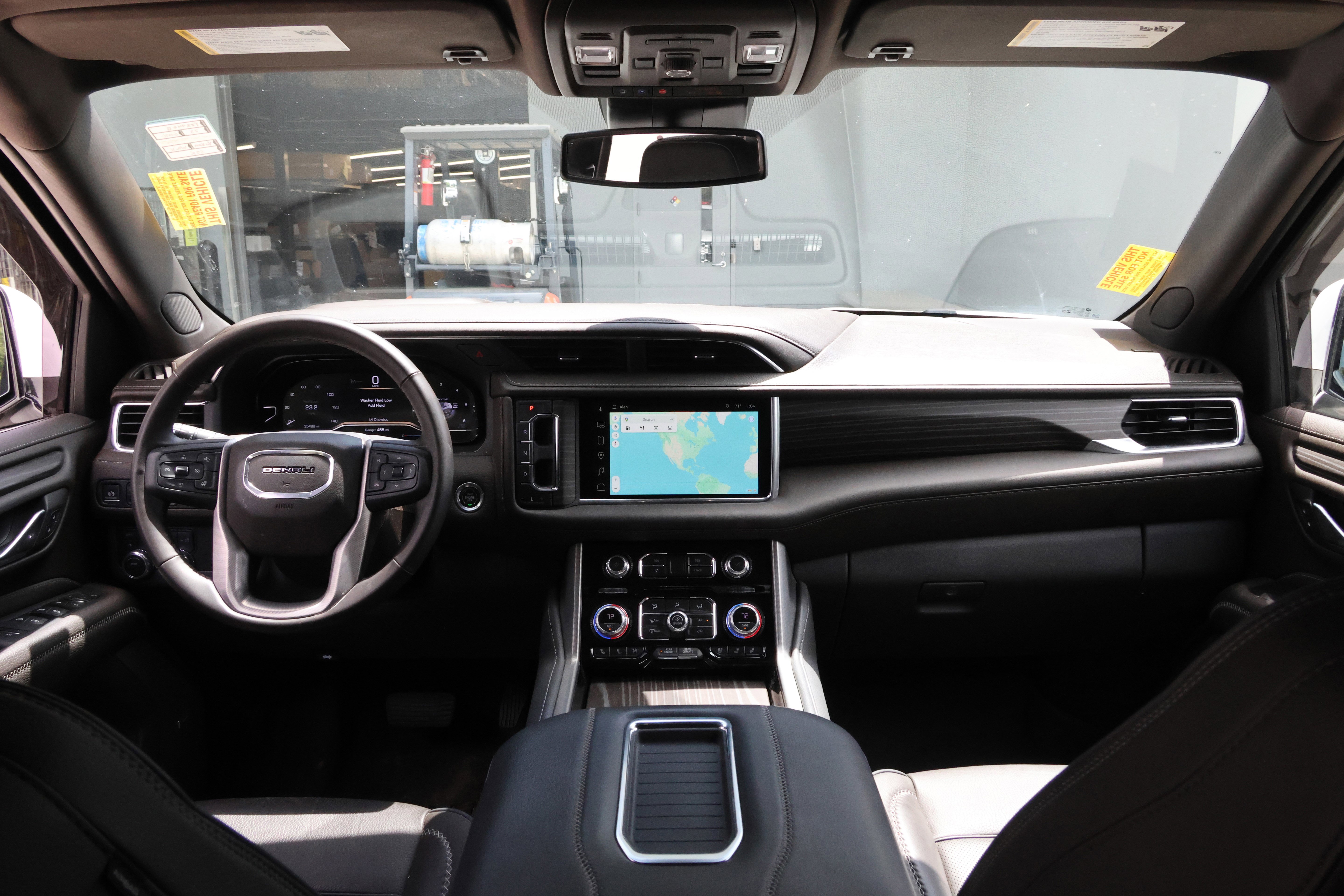 Used 2023 GMC Yukon XL Denali AWD/4WD image 17