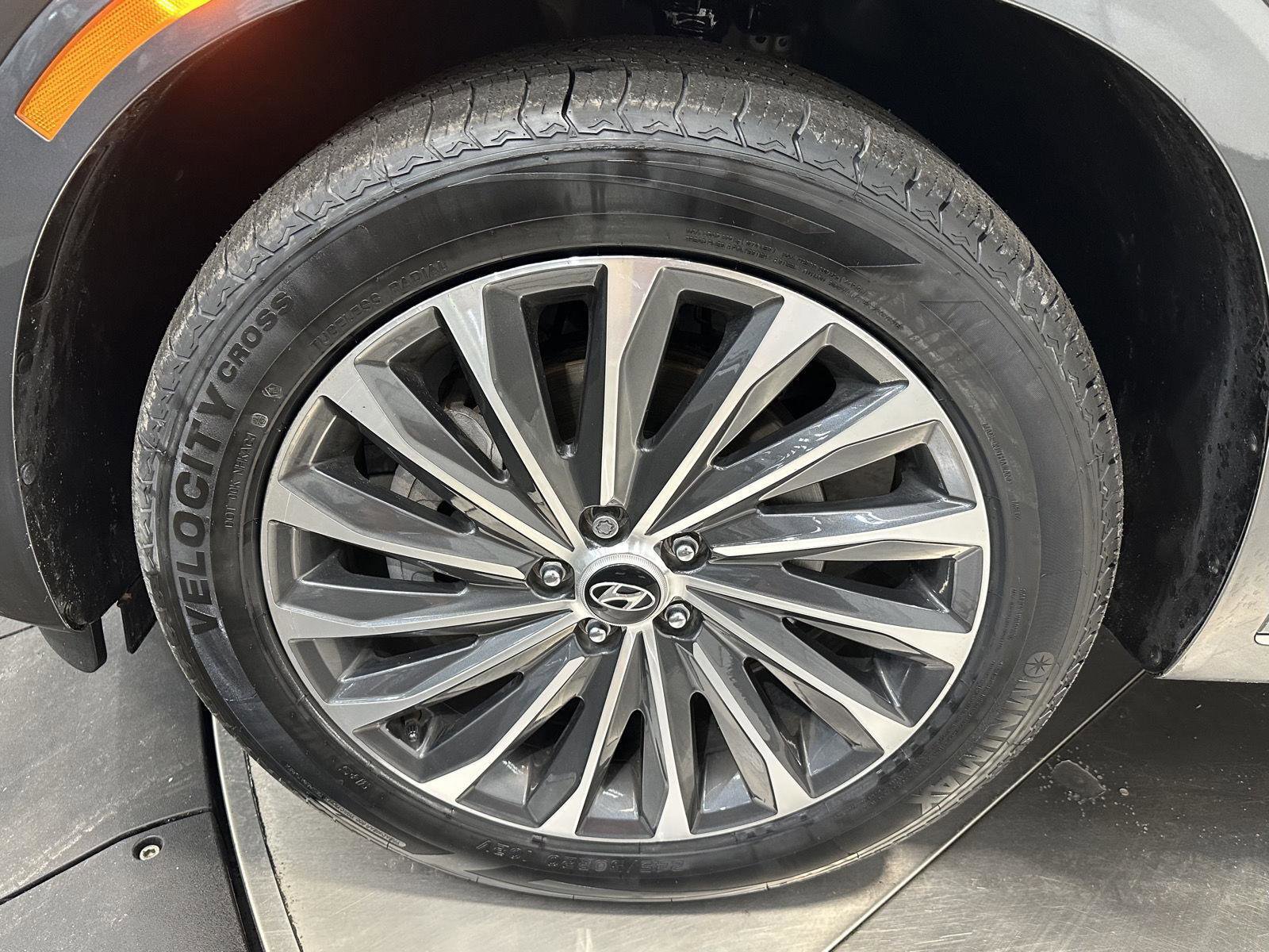 Used 2023 Hyundai Palisade Calligraphy image 8