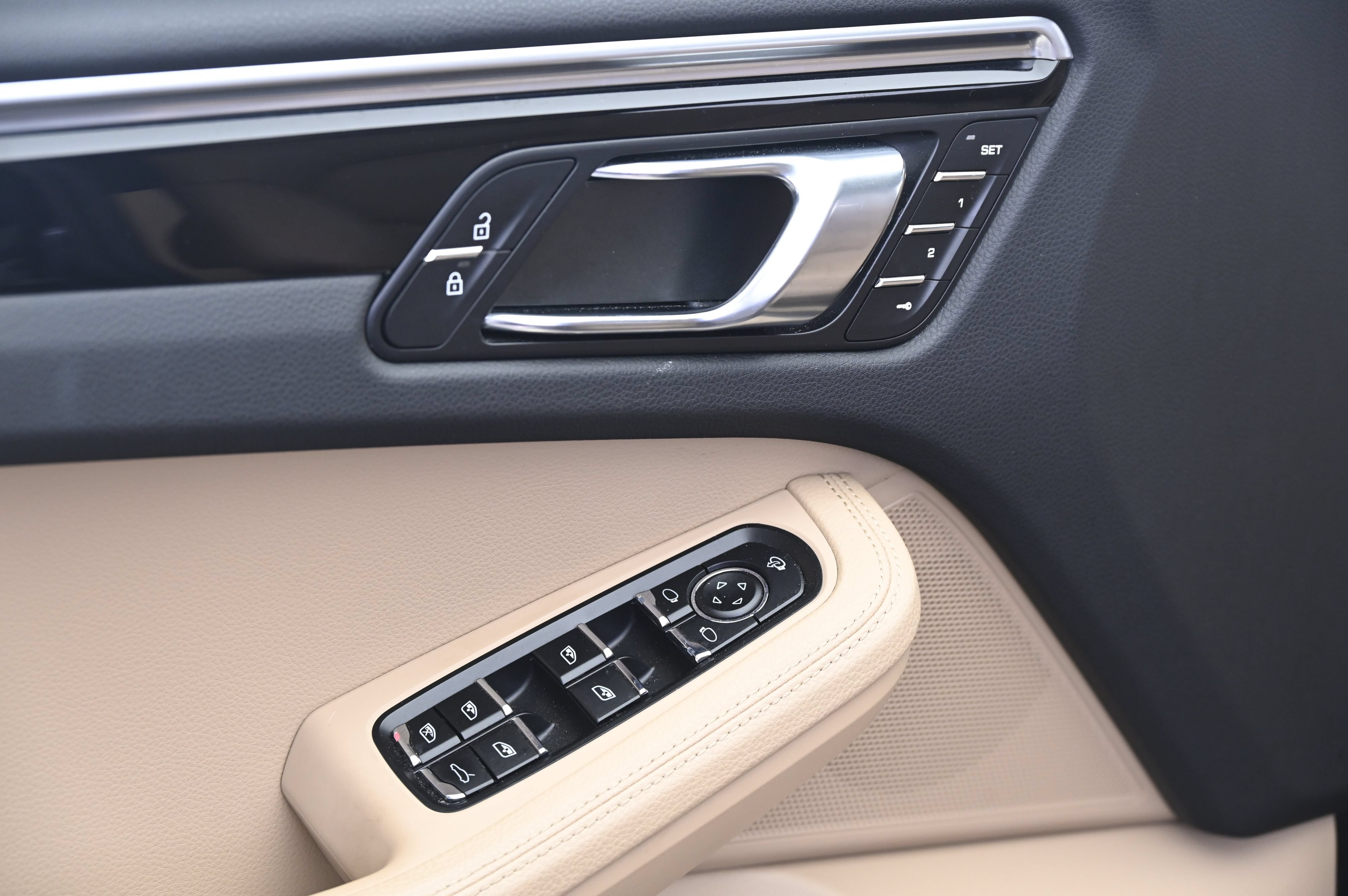 Certified 2022 Porsche Macan AWD/4WD image 27