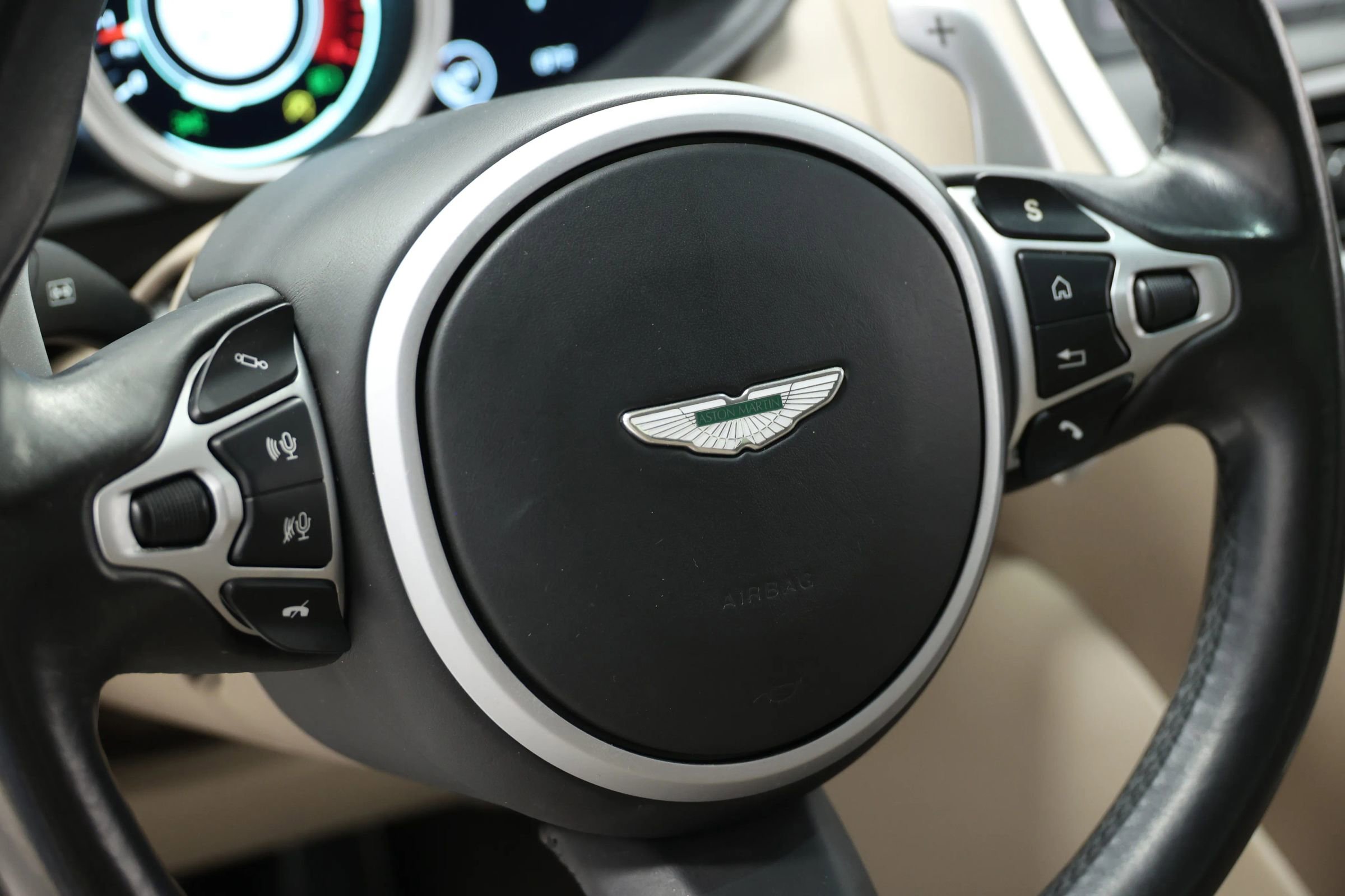 Used 2018 Aston Martin DB11 Coupe image 25