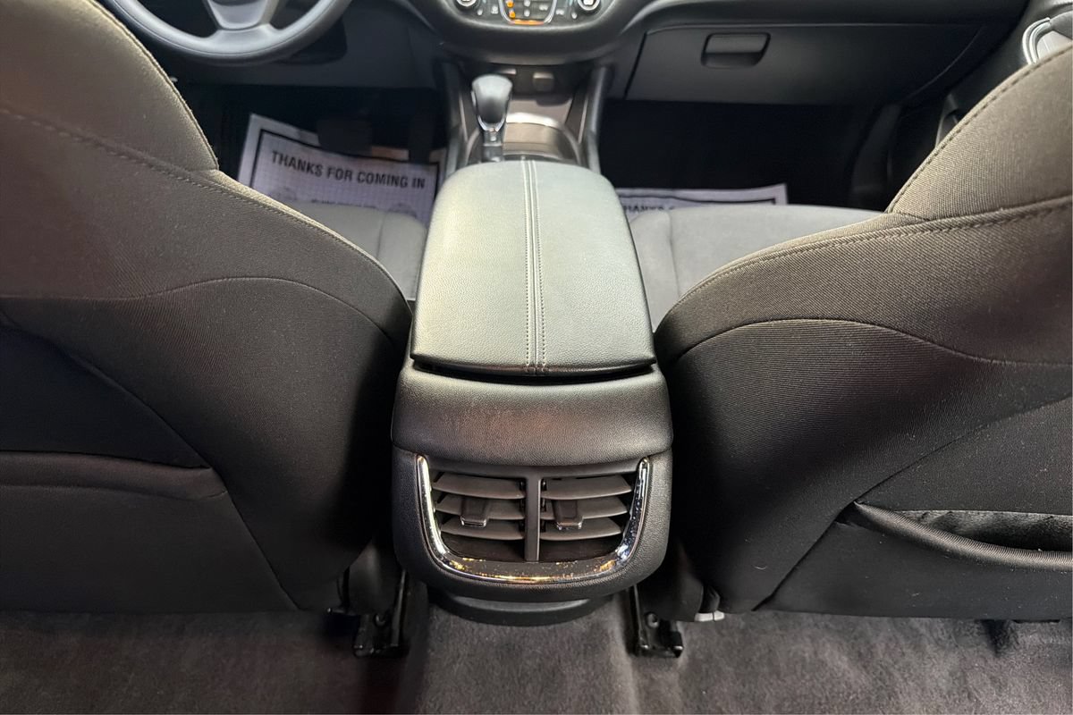 Used 2021 Chevrolet Malibu LT FWD image 20