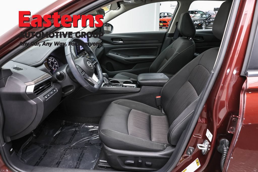 Used 2024 Nissan Altima 2.5 SV w/ SV Premium Package AWD/4WD image 14