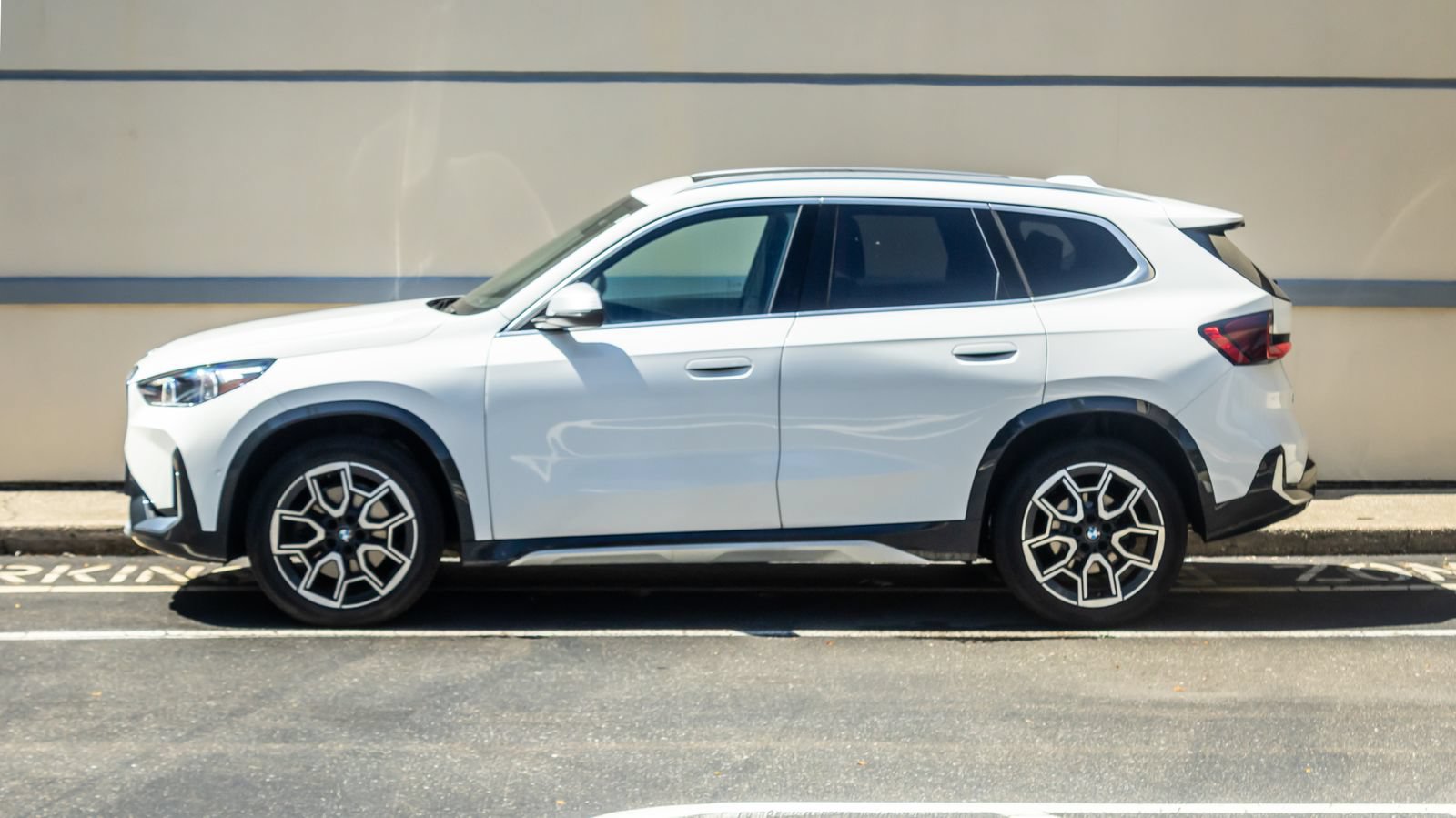 Used 2023 BMW X1 xDrive28i w/ Convenience Package AWD/4WD image 5