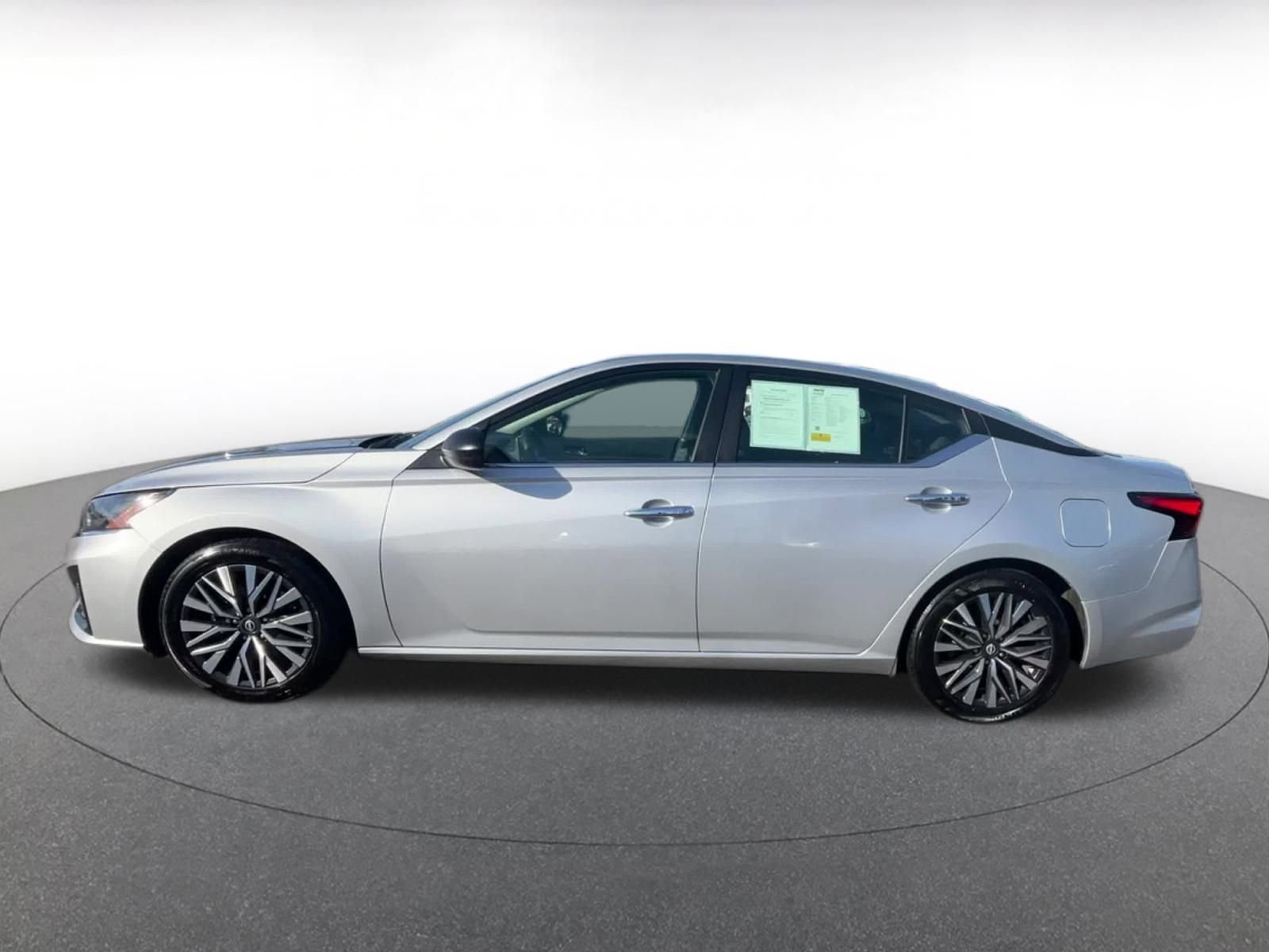 Used 2024 Nissan Altima 2.5 SV image 9