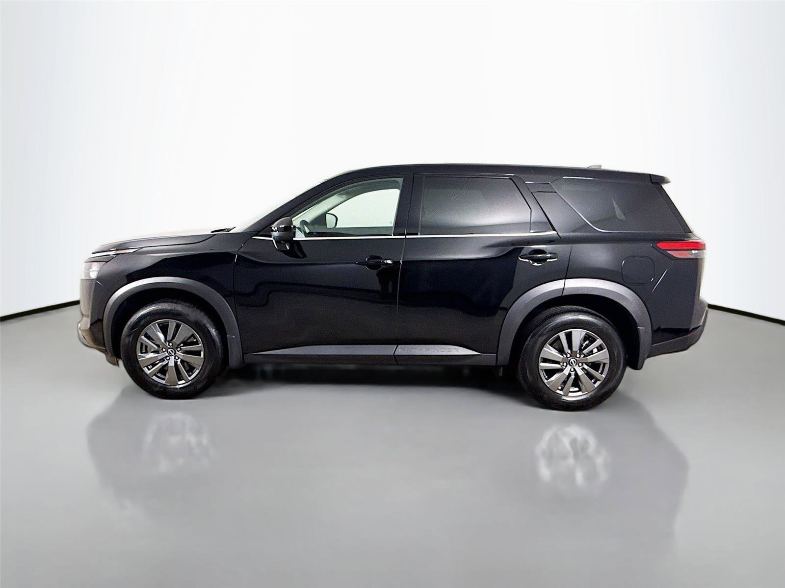 Used 2025 Nissan Pathfinder S AWD/4WD image 8