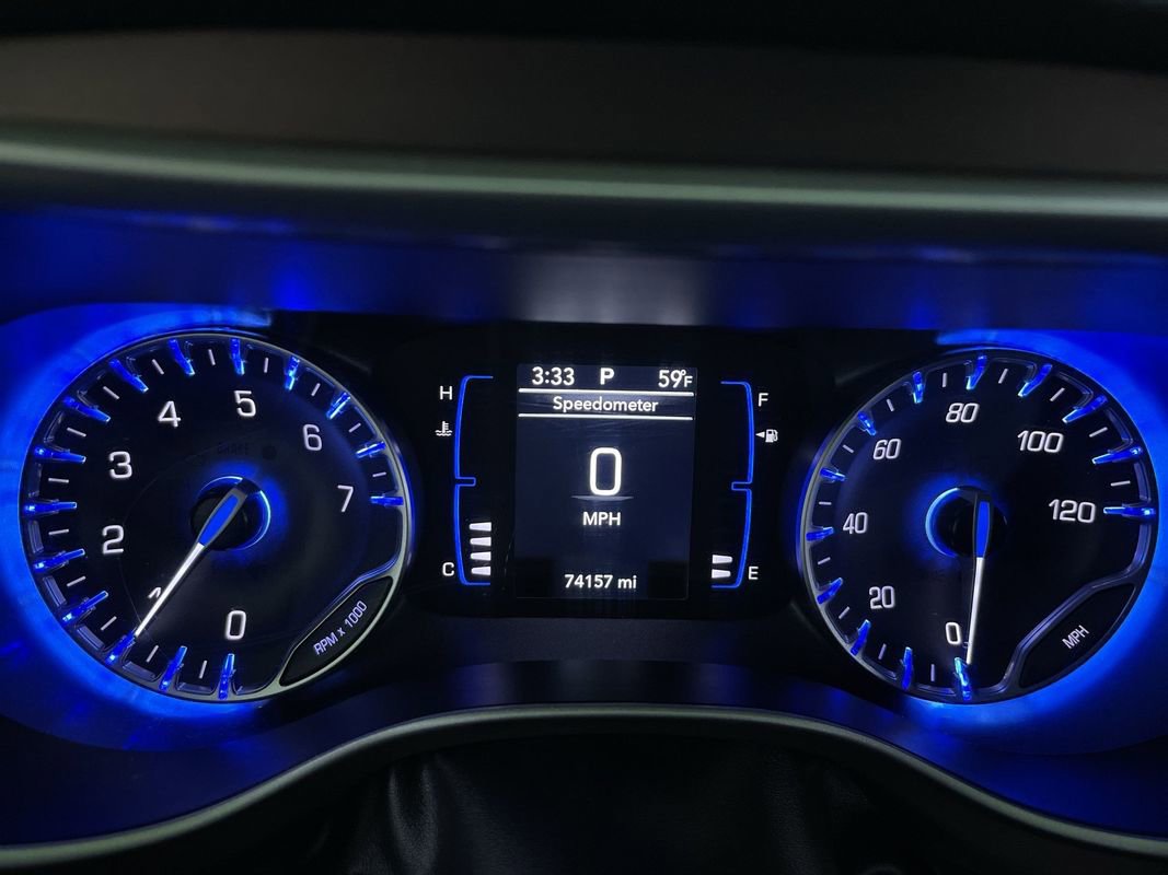 Used 2023 Chrysler Voyager LX image 18