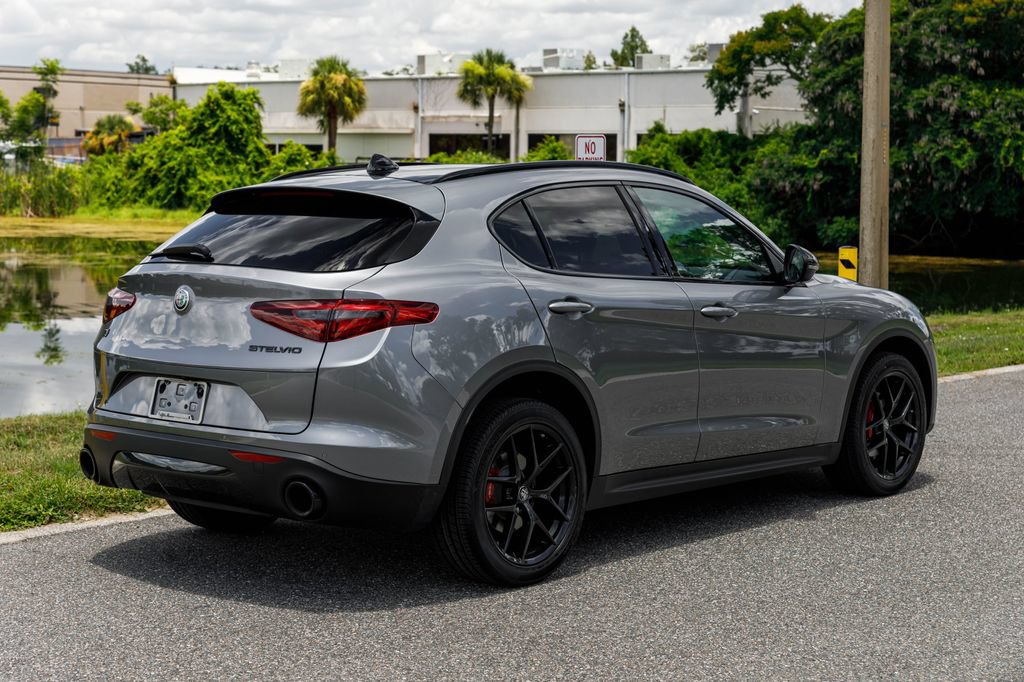 Used 2019 Alfa Romeo Stelvio Ti w/ TI Performance Package AWD/4WD image 3