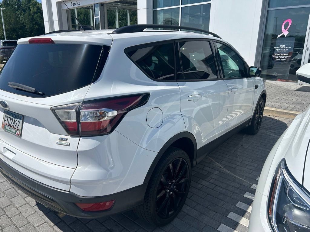 Used 2017 Ford Escape SE w/ Equipment Group 201A FWD image 11
