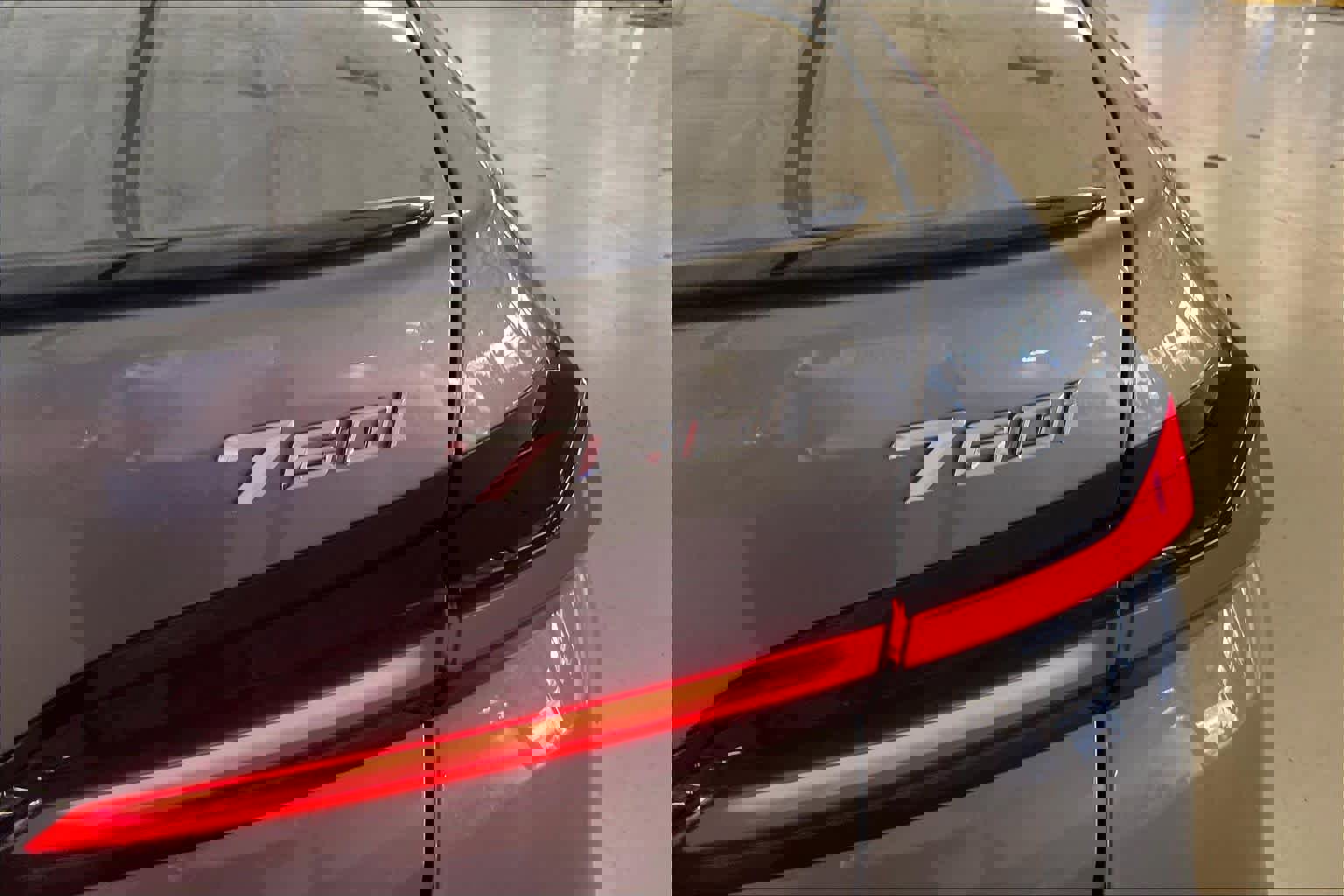 Certified 2024 BMW 760i xDrive AWD/4WD image 9