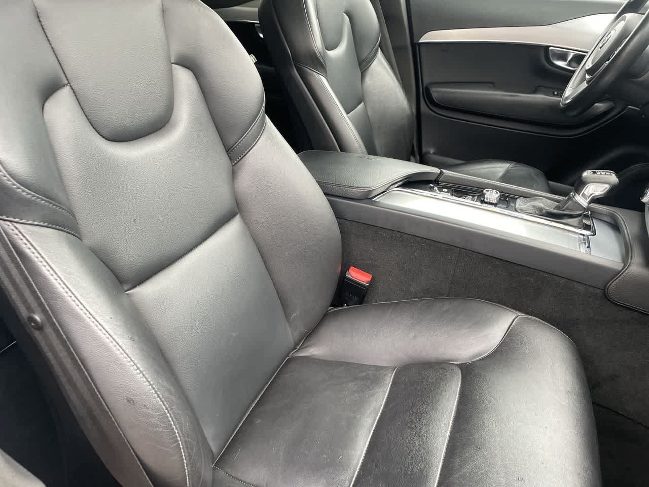 Used 2018 Volvo XC90 T5 Momentum w/ Convenience Package FWD image 14